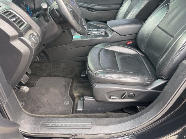 Used 2017 Ford Explorer XLT AWD/4WD image 9