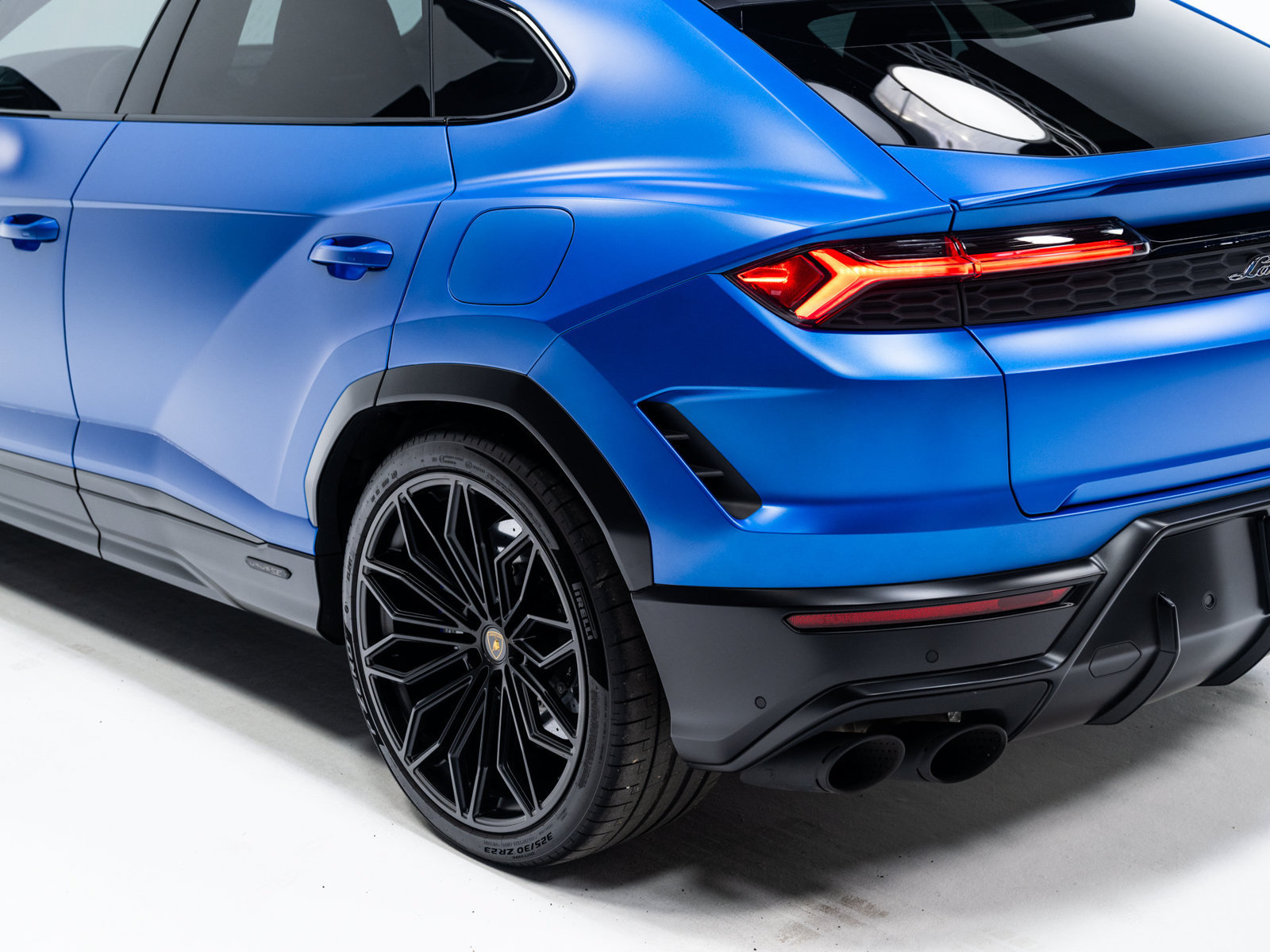 Used 2025 Lamborghini Urus SE AWD/4WD image 18