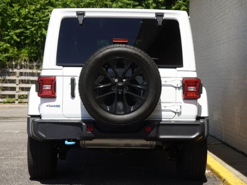 Used 2024 Jeep Wrangler Unlimited Sahara AWD/4WD image 6