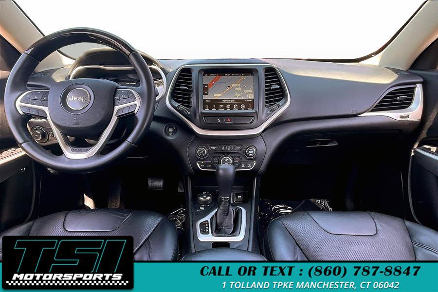 Used 2017 Jeep Cherokee Overland AWD/4WD image 16
