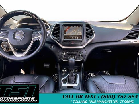 Used 2017 Jeep Cherokee Overland AWD/4WD image 16