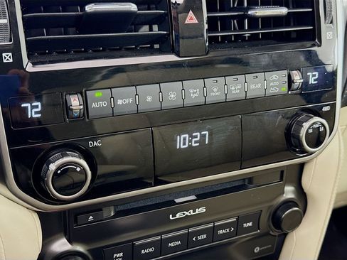 Used 2023 Lexus GX 460 Premium w/ Premium Package image 16