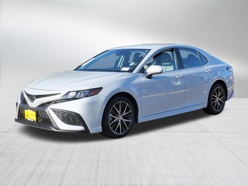 Certified 2024 Toyota Camry SE FWD image 3
