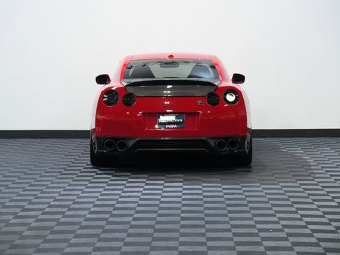 Used 2014 Nissan GT-R Premium image 7