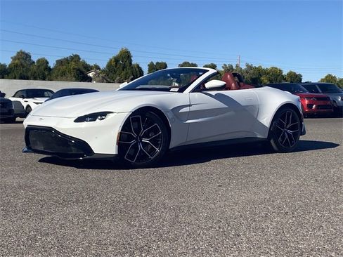 Used 2022 Aston Martin V8 Vantage Roadster image 2