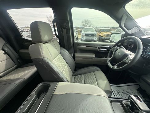 Used 2025 Chevrolet Silverado 1500 ZR2 w/ Technology Package image 15