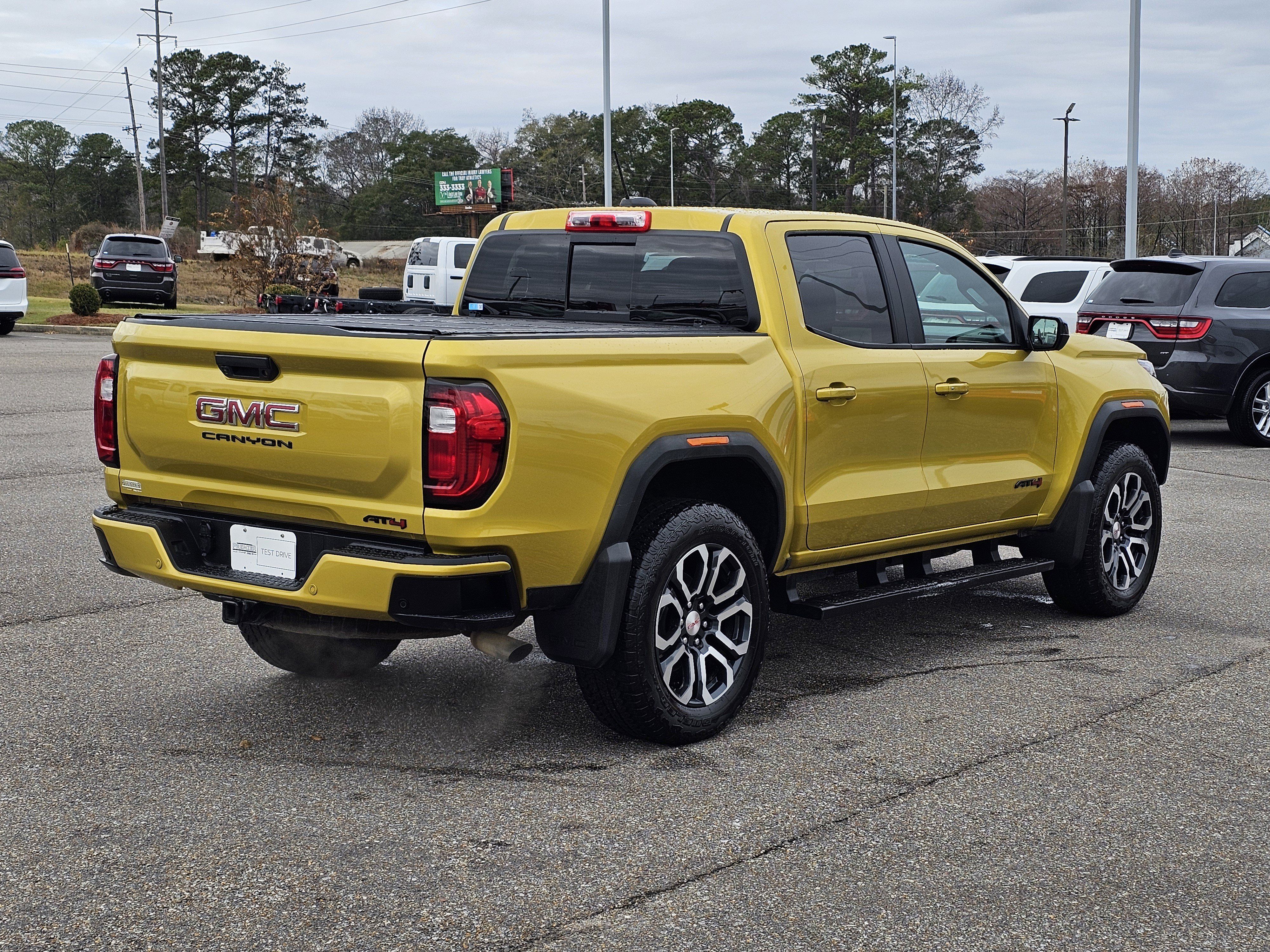 Used 2023 GMC Canyon AT4 w/ AT4 Premium Package AWD/4WD image 8