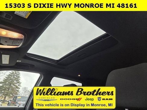 Used 2019 Jeep Grand Cherokee Laredo image 15