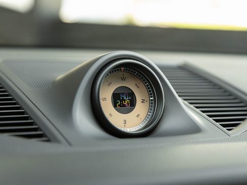 Certified 2025 Porsche Macan image 24