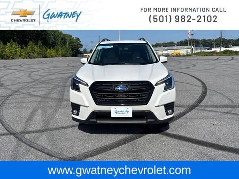 Used 2024 Subaru Forester Premium AWD/4WD image 2
