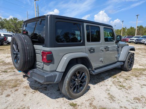 Used 2023 Jeep Wrangler Unlimited Sahara w/ Cold Weather Group AWD/4WD image 4