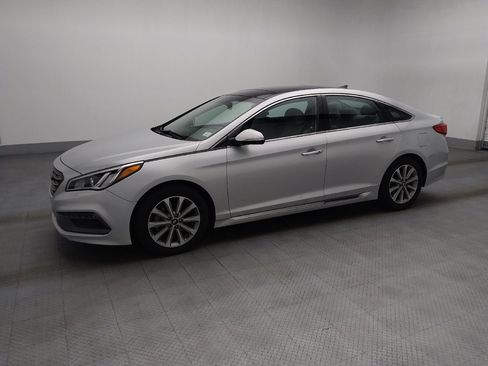 Used 2016 Hyundai Sonata Limited w/ Option Group 04 FWD image 2