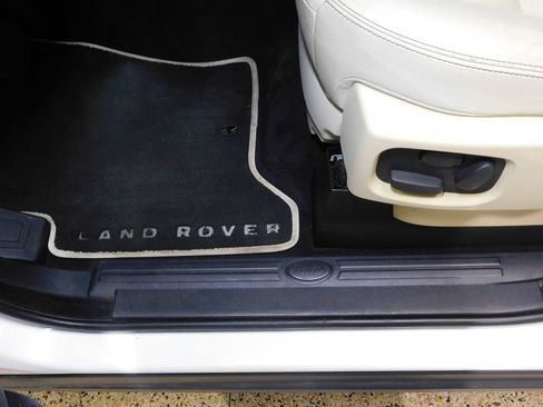 Used 2011 Land Rover LR4 HSE LUX AWD/4WD image 27