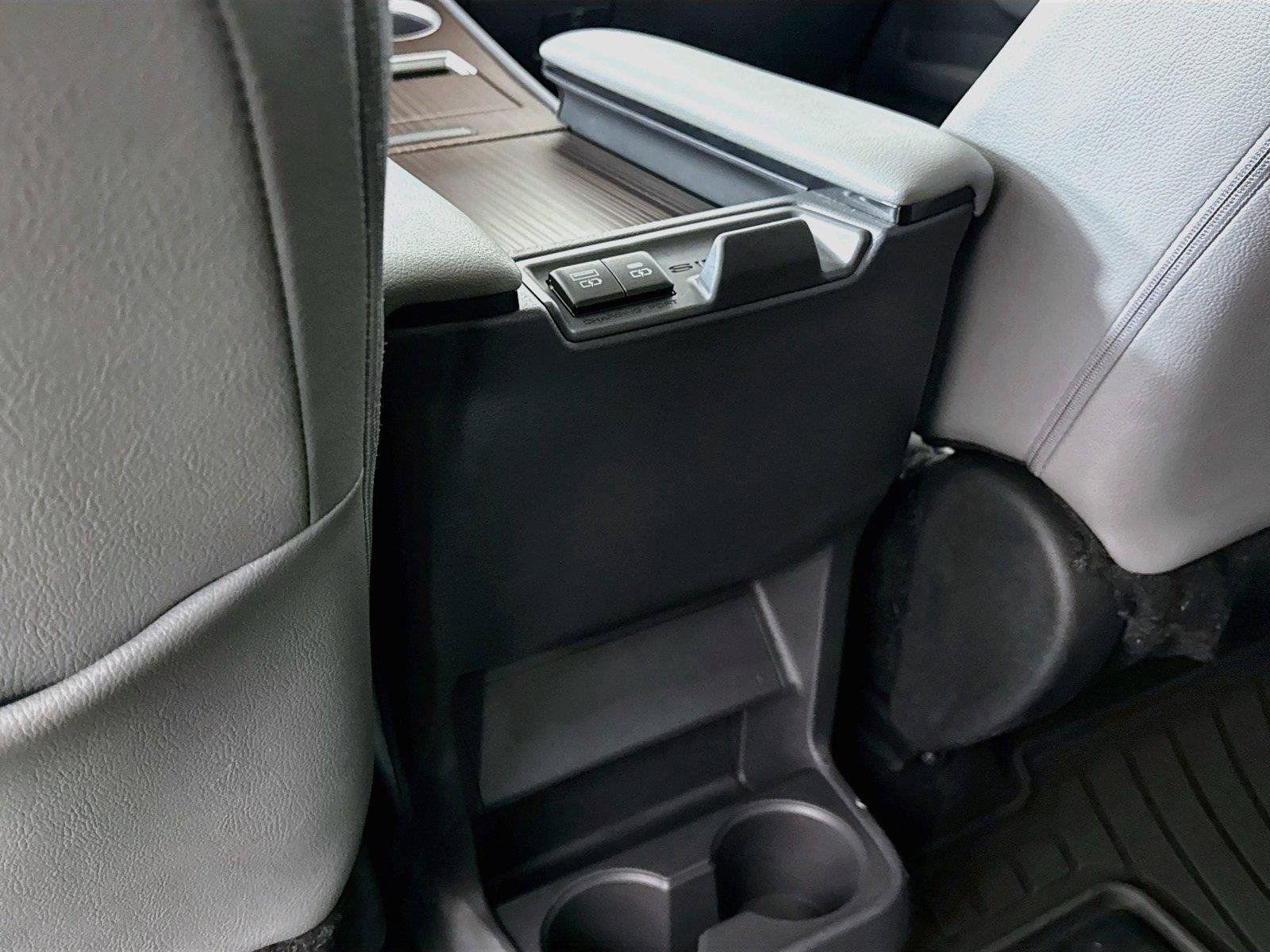 Certified 2024 Toyota Sienna XLE FWD image 35