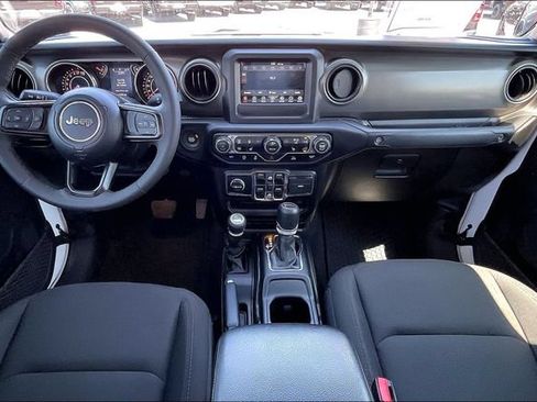 Used 2023 Jeep Gladiator Sport AWD/4WD image 15