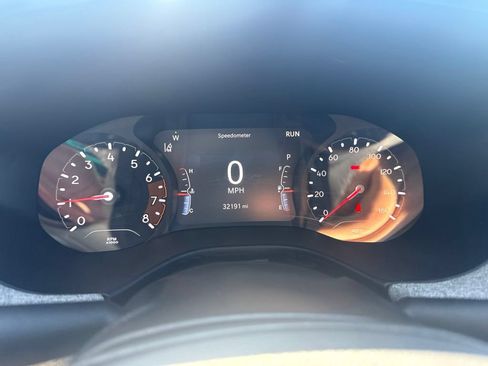 Used 2024 Jeep Compass Latitude w/ Sun and Sound Group AWD/4WD image 16