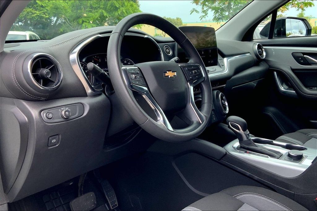 Used 2023 Chevrolet Blazer LT FWD image 13
