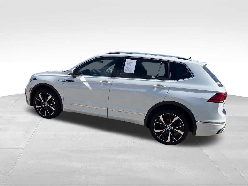 Used 2024 Volkswagen Tiguan SEL R-Line AWD/4WD image 3