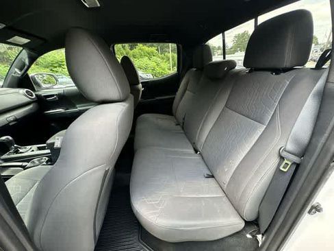 Used 2018 Toyota Tacoma TRD Off-Road AWD/4WD image 19