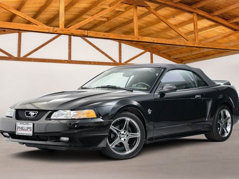 Used 1999 Ford Mustang GT image 2