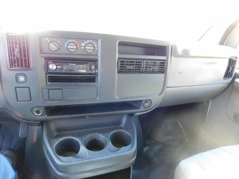 Used 2003 GMC Savana 1500 w/ Chrome Appearance Package image 12