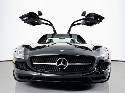 Used 2014 Mercedes-Benz SLS AMG GT Coupe image 4
