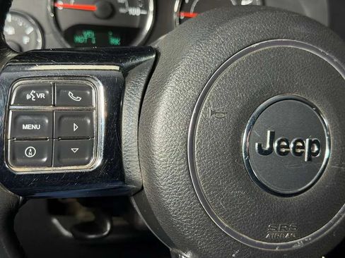 Used 2015 Jeep Wrangler Rubicon w/ Power Convenience Group AWD/4WD image 24