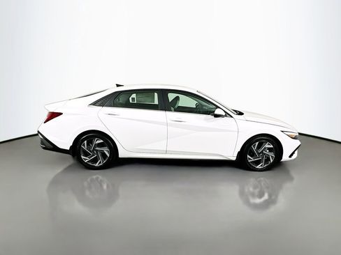New 2025 Hyundai Elantra Limited image 4