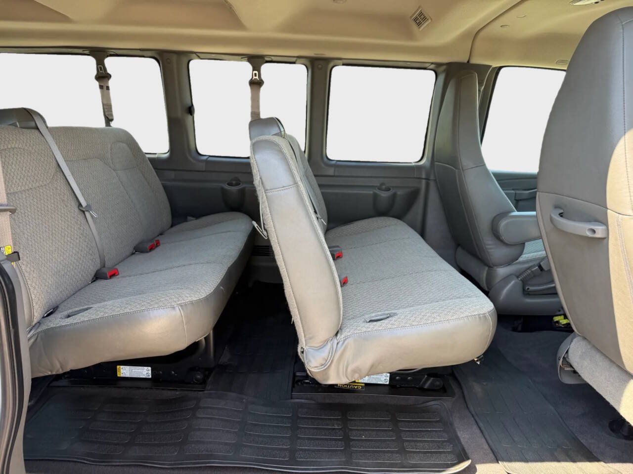 Used 2020 Chevrolet Express 3500 LS RWD image 9