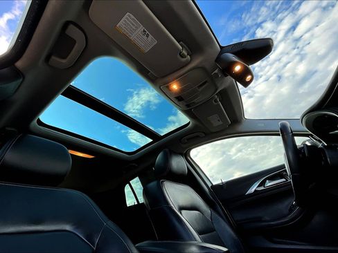 Used 2017 INFINITI QX30 Premium w/ Navigation Package image 16