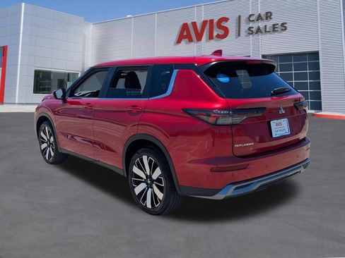 Used 2025 Mitsubishi Outlander SE FWD image 9