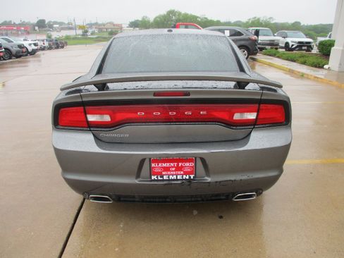 Used 2012 Dodge Charger SXT image 9