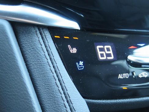 Used 2025 Cadillac XT6 Sport w/ Technology Package image 18