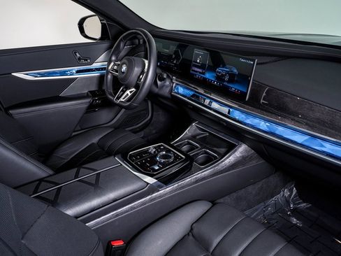 Used 2025 BMW 740i xDrive image 14