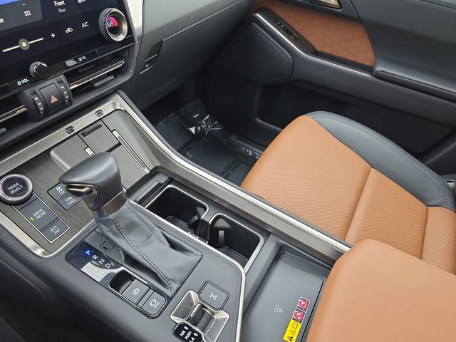 Certified 2024 Lexus GX 550 w/ Cold Area Package AWD/4WD image 27