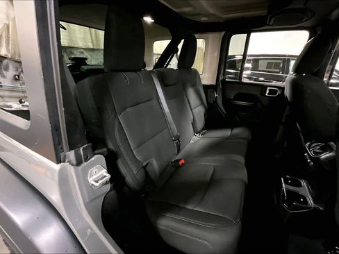 Used 2018 Jeep Wrangler Unlimited Sport S image 19