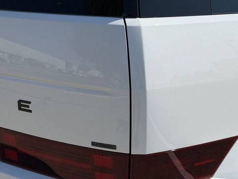 Used 2025 Hyundai Santa Fe Calligraphy AWD/4WD image 7