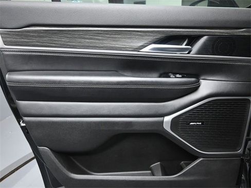 Used 2023 Jeep Wagoneer L Series II image 24