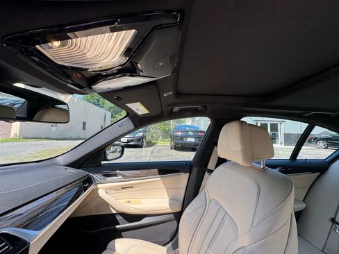 Used 2017 BMW 530i xDrive image 27