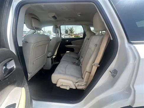 Used 2017 Dodge Journey SXT w/ Comfort/Convenience Group image 12