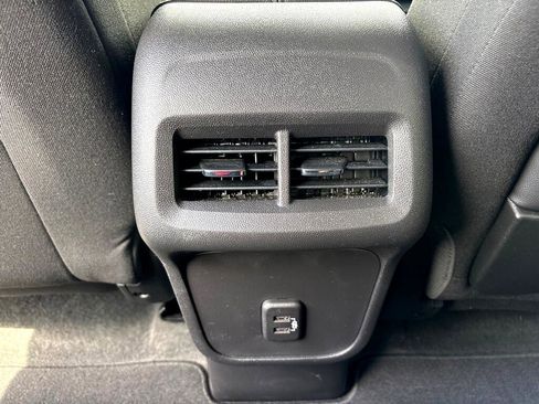 Used 2024 GMC Terrain SLE image 21