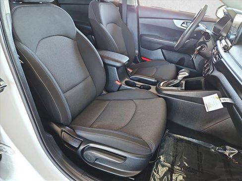 Used 2022 Kia Forte LXS w/ LXS Technology Package FWD image 19