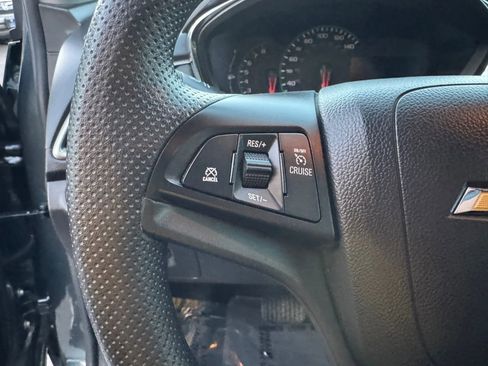 Used 2021 Chevrolet Trax LT image 32