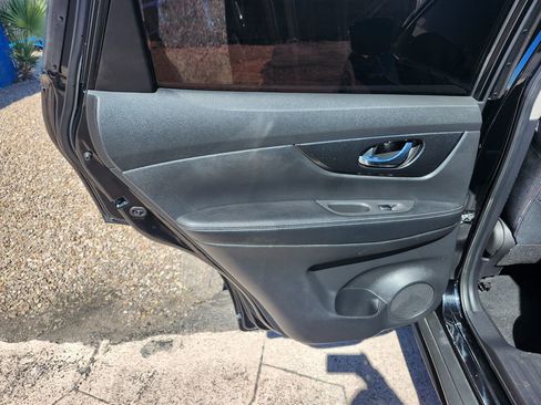 Used 2017 Nissan Rogue S w/ S Appearance Package FWD image 16