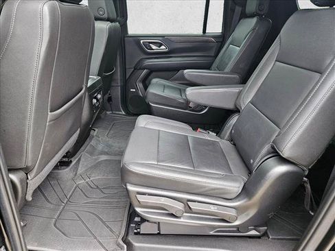 Used 2023 Chevrolet Suburban LT w/ LT Signature Plus Package RWD image 13