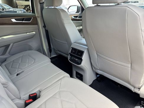 New 2026 Volkswagen Atlas SE FWD image 9