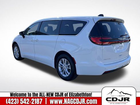 New 2026 Chrysler Pacifica Select image 6