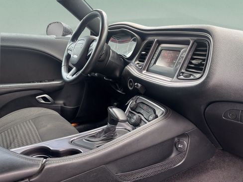 Used 2016 Dodge Challenger SXT RWD image 22
