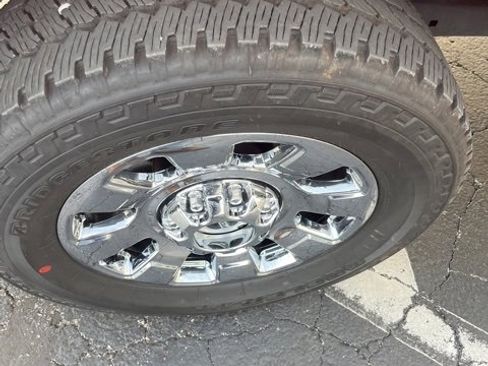 Used 2023 Ford F250 Lariat w/ Chrome Package image 10