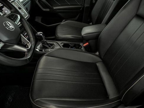 Certified 2022 Volkswagen Tiguan SE image 8